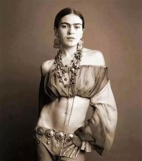 naked frida kahlo